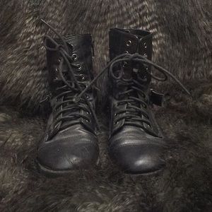 SUPER CUTE COMBAT COLLECTION BLACK BOOTS